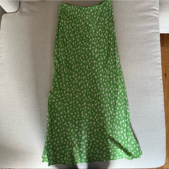 Moon River Lime Green White cheetah Leopard Spot Print Midi Skirt - Picture 3 of 7